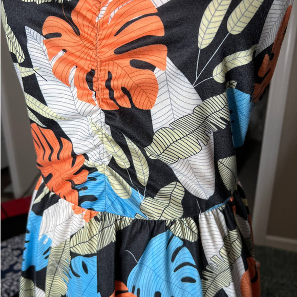 Yathon Women's Sundress Size M in Blue Orange and White Leaves with Pockets - Picture 2 of 6
